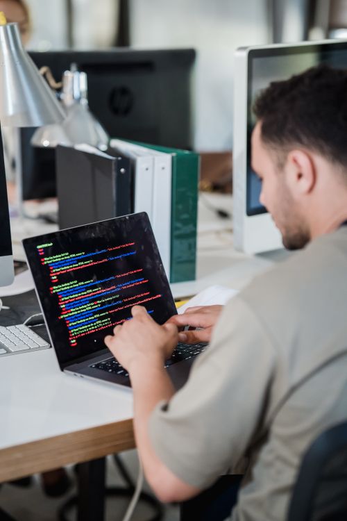 IT-разработчик за работой